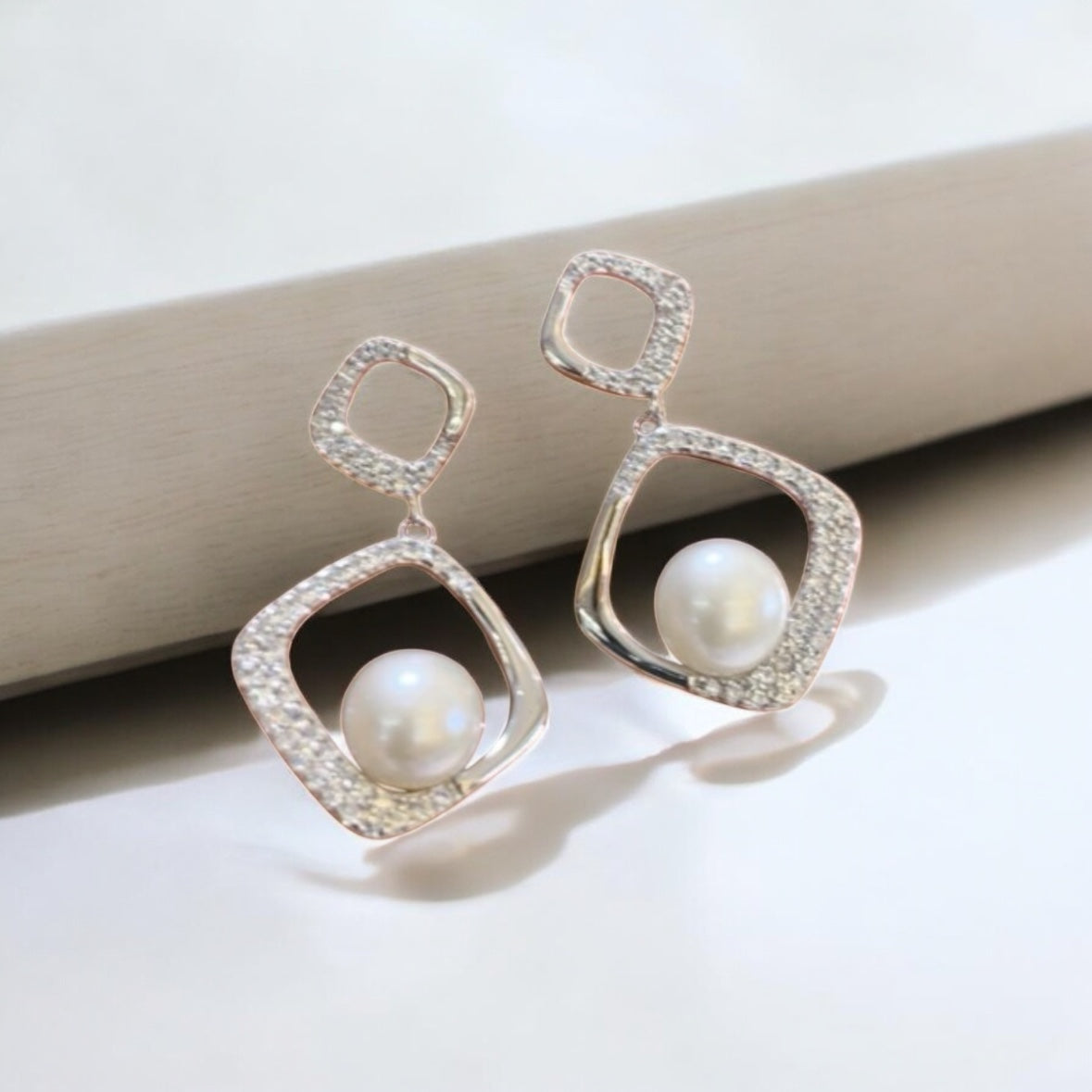 Pearl square earrings