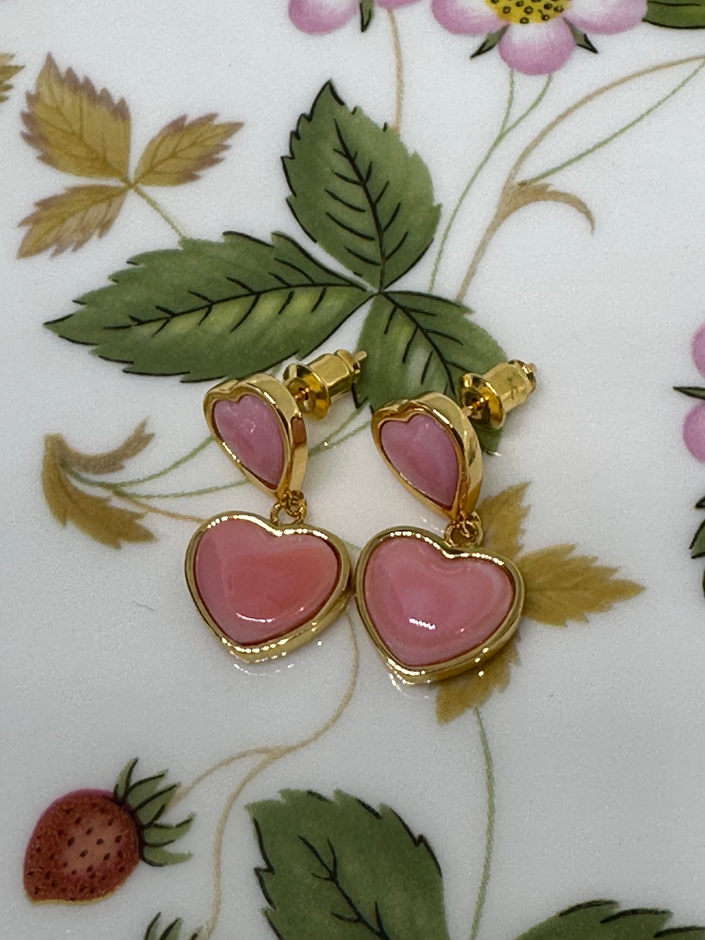 Two-heart pink conch earrings