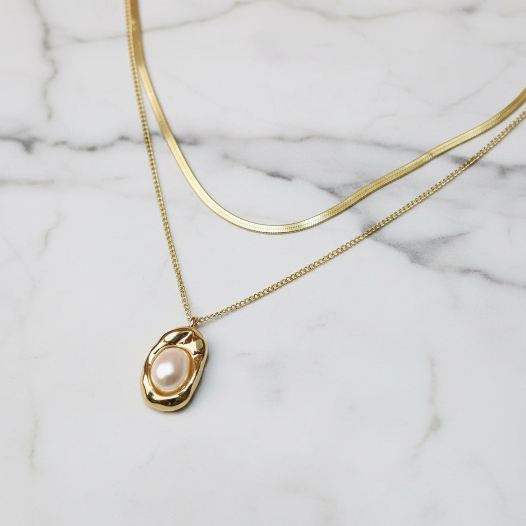Double chain pearl necklace