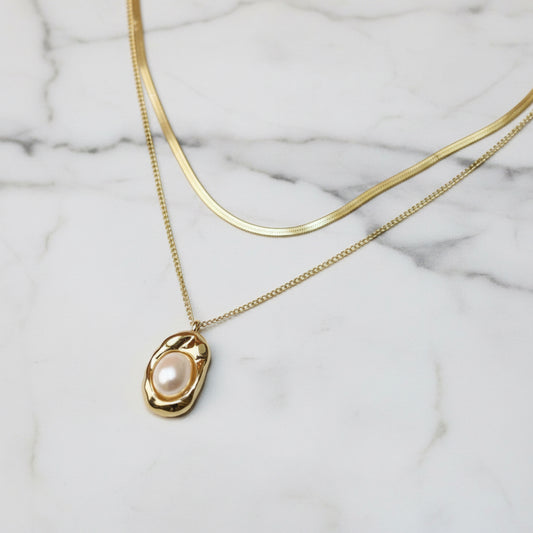 Double chain pearl necklace