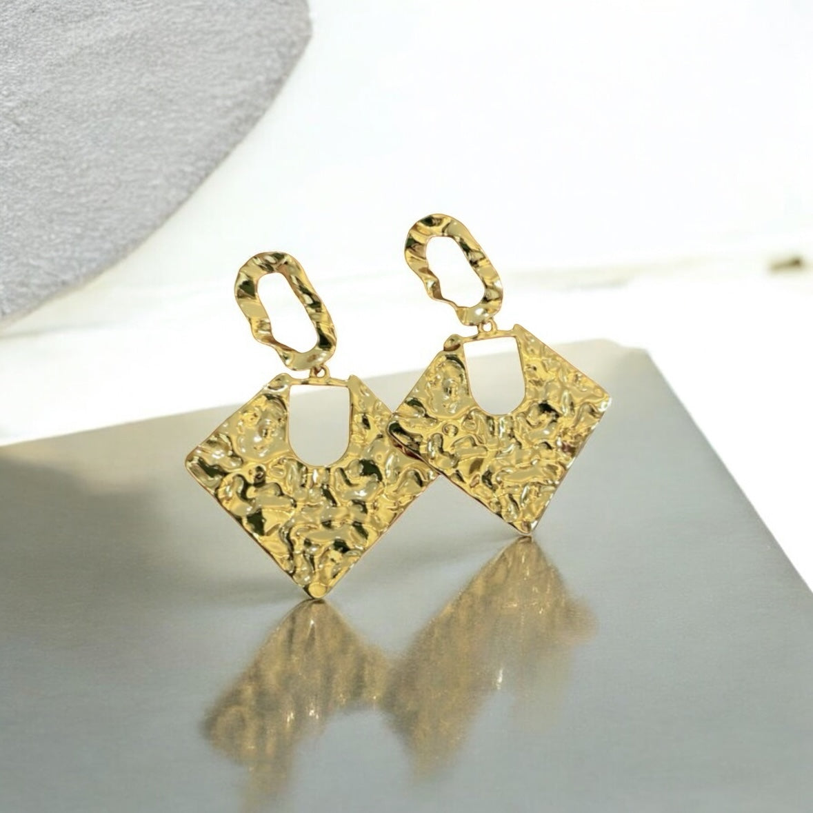 Golden square earrings