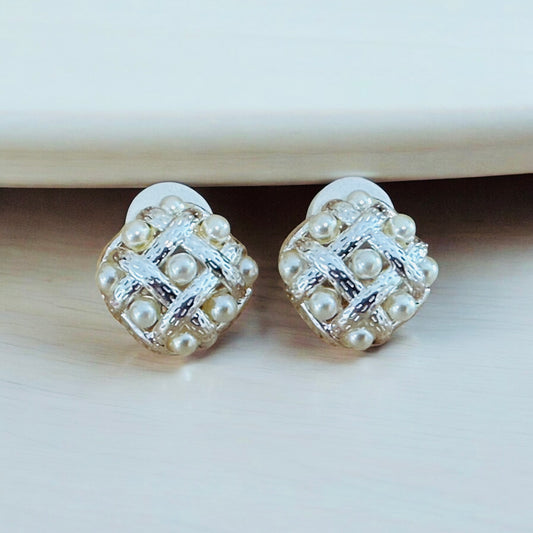 Modern mini pearl earrings